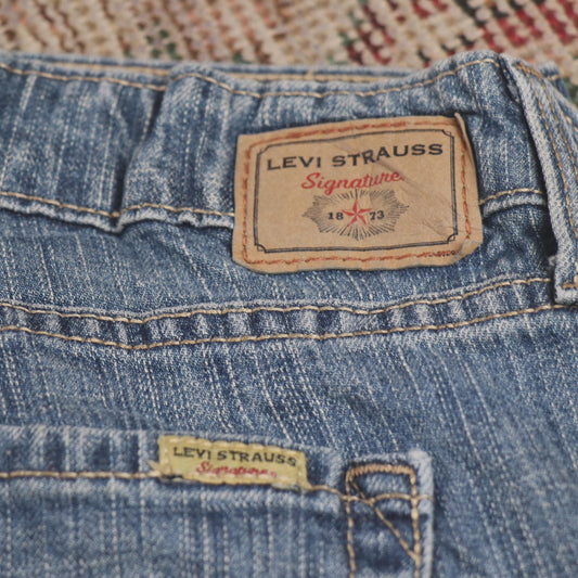 Levi's Signature W30 L31 Flared Blue Denim Jeans