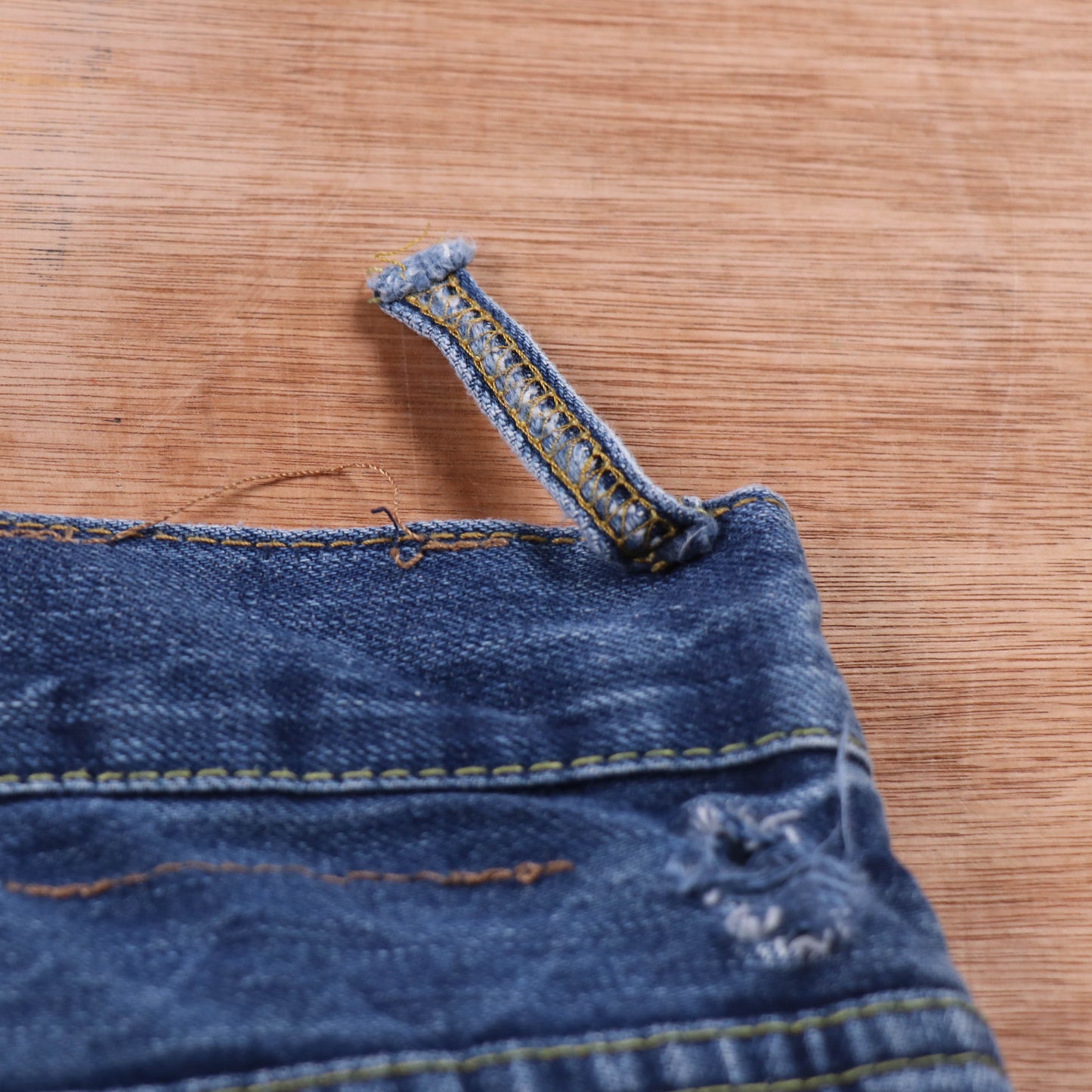 Levi's 502 Red Tab W32 L31 Tapered Leg Regular Fit Classic Ripped Style Blue Den