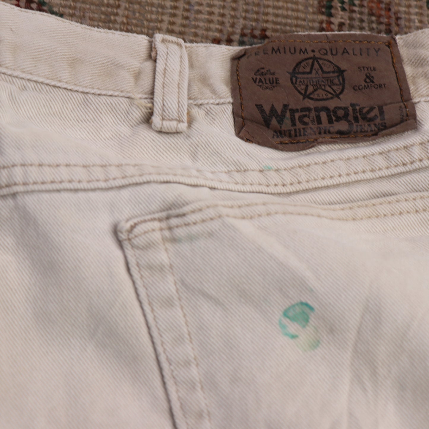 Wrangler W34 L31 Straight Leg Relaxed Fit Beige Denim Jeans