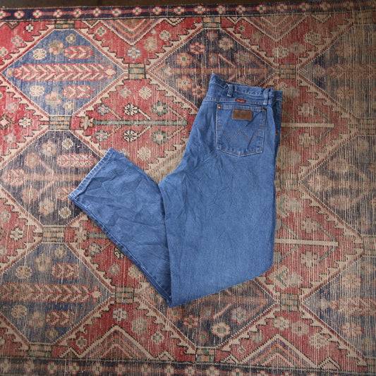 Wrangler W38 L34 Straight Leg Relaxed Fit Blue Denim Jeans
