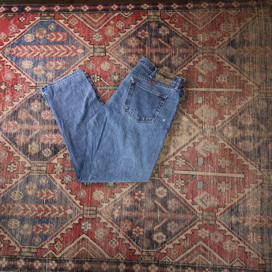 Wrangler W38 L30 Straight Leg Relaxed Fit Blue Denim Jeans