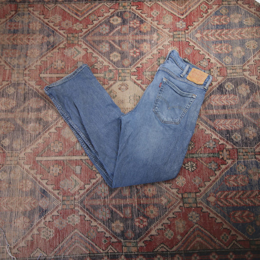 Levi's 559 W38 L31 Straight Leg Regular Fit Classic Ripped Style Blue Denim Jean