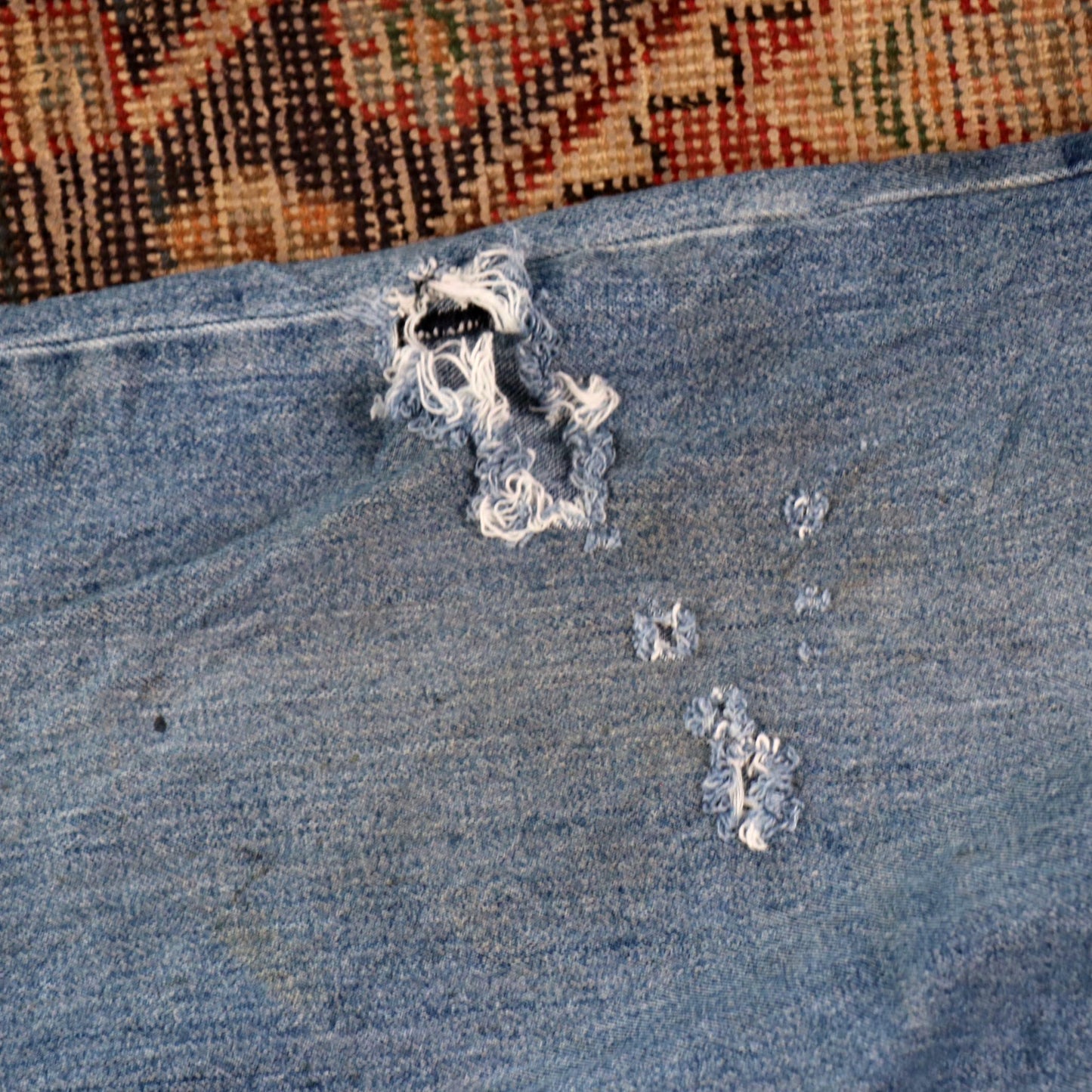 Levi's 550 W32 L29 Tapered Leg Relaxed Fit Classic Ripped Style Blue Denim Jeans