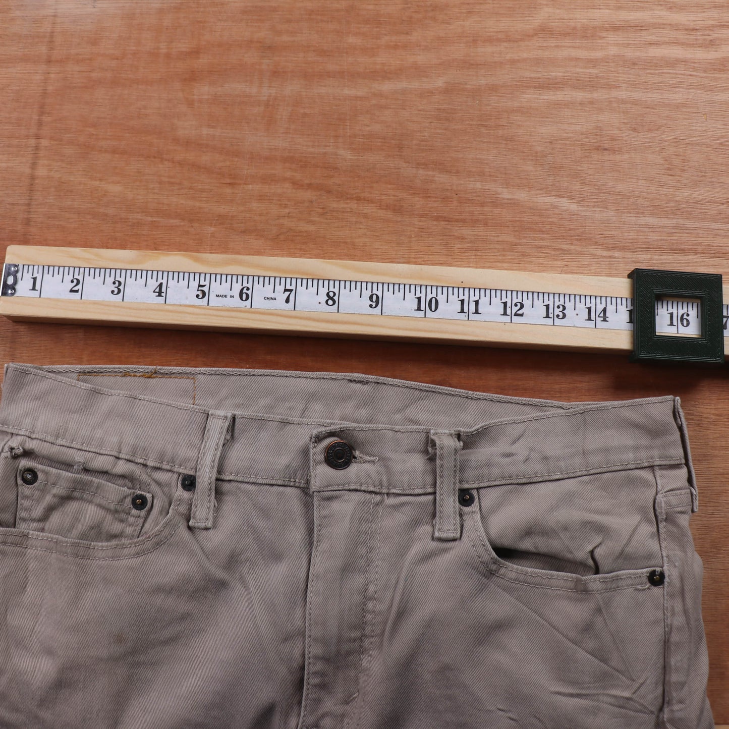 Levi's 513 Red Tab W32 L30 Straight Leg Slim Fit Beige Denim Jeans