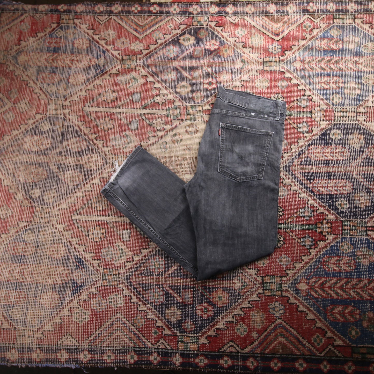 Levi's 513 W38 L29 Straight Leg Slim Fit Classic Ripped Style Black Denim Jeans