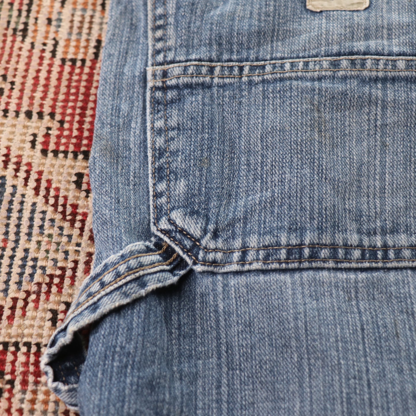 Wrangler W38 L30 Relaxed Classic Ripped Style Blue Denim Jeans