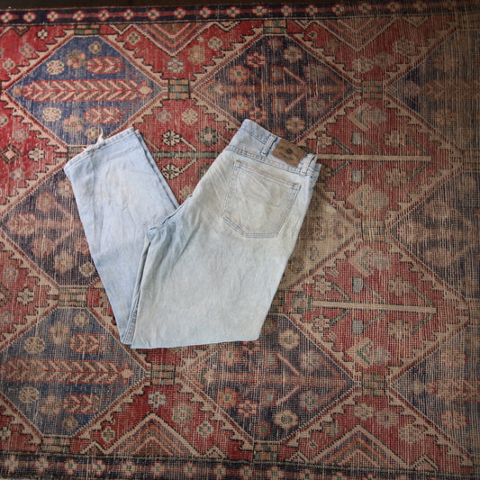 Wrangler W36 L32 Straight Leg Relaxed Fit Classic Ripped Style Blue Denim Jeans