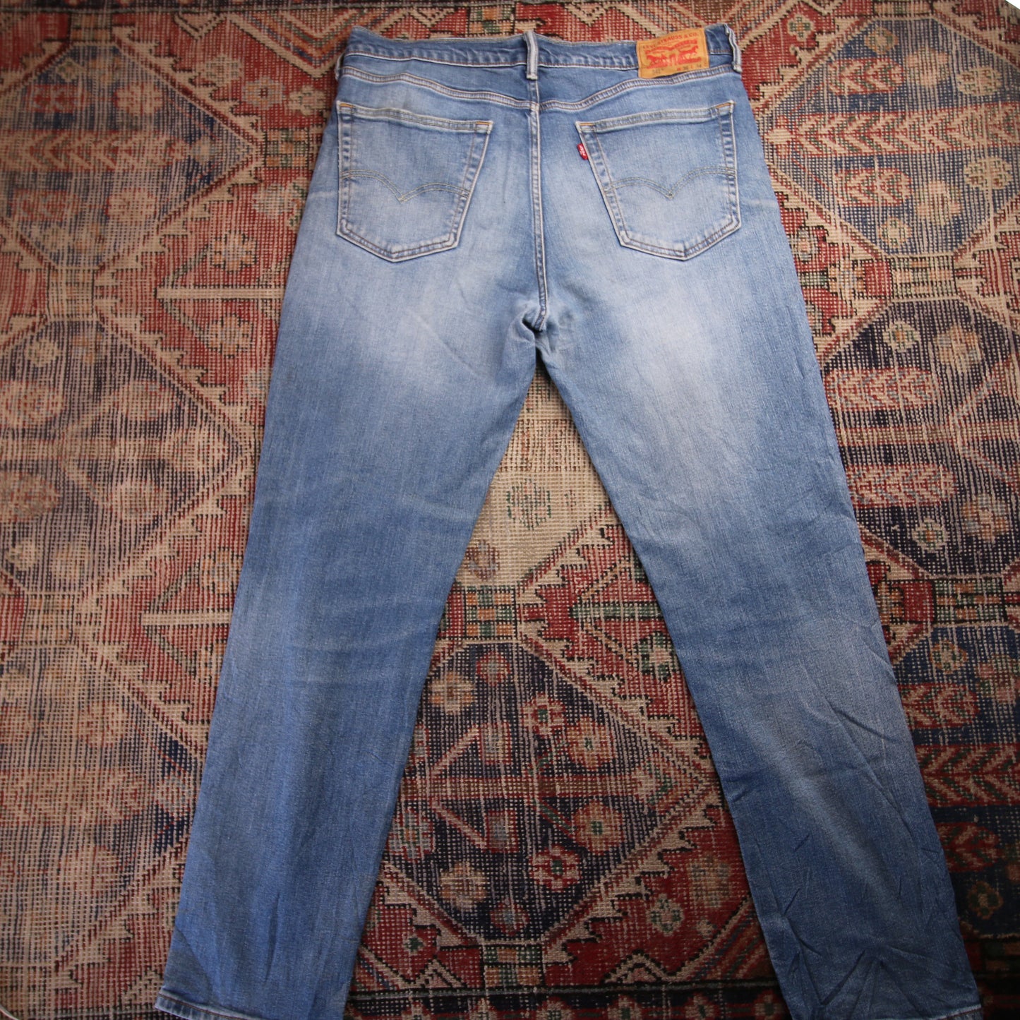 Levi's 541 W38 L31 Tapered Leg Classic Ripped Style Blue Denim Jeans