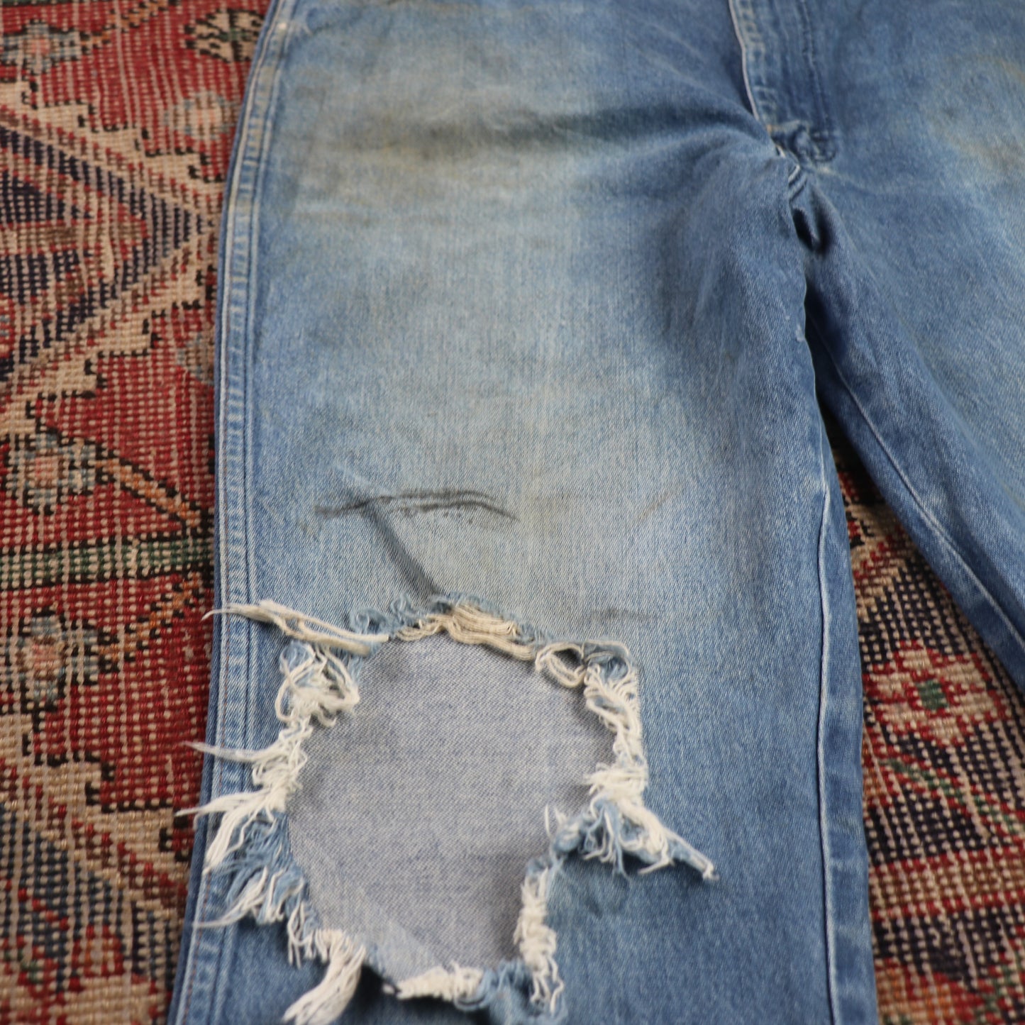 Wrangler W34 L32 Straight Leg Regular Fit Classic Ripped Style Blue Denim Jeans