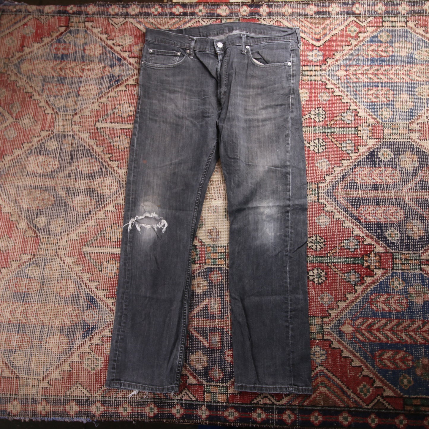 Levi's 513 W38 L29 Straight Leg Slim Fit Classic Ripped Style Black Denim Jeans