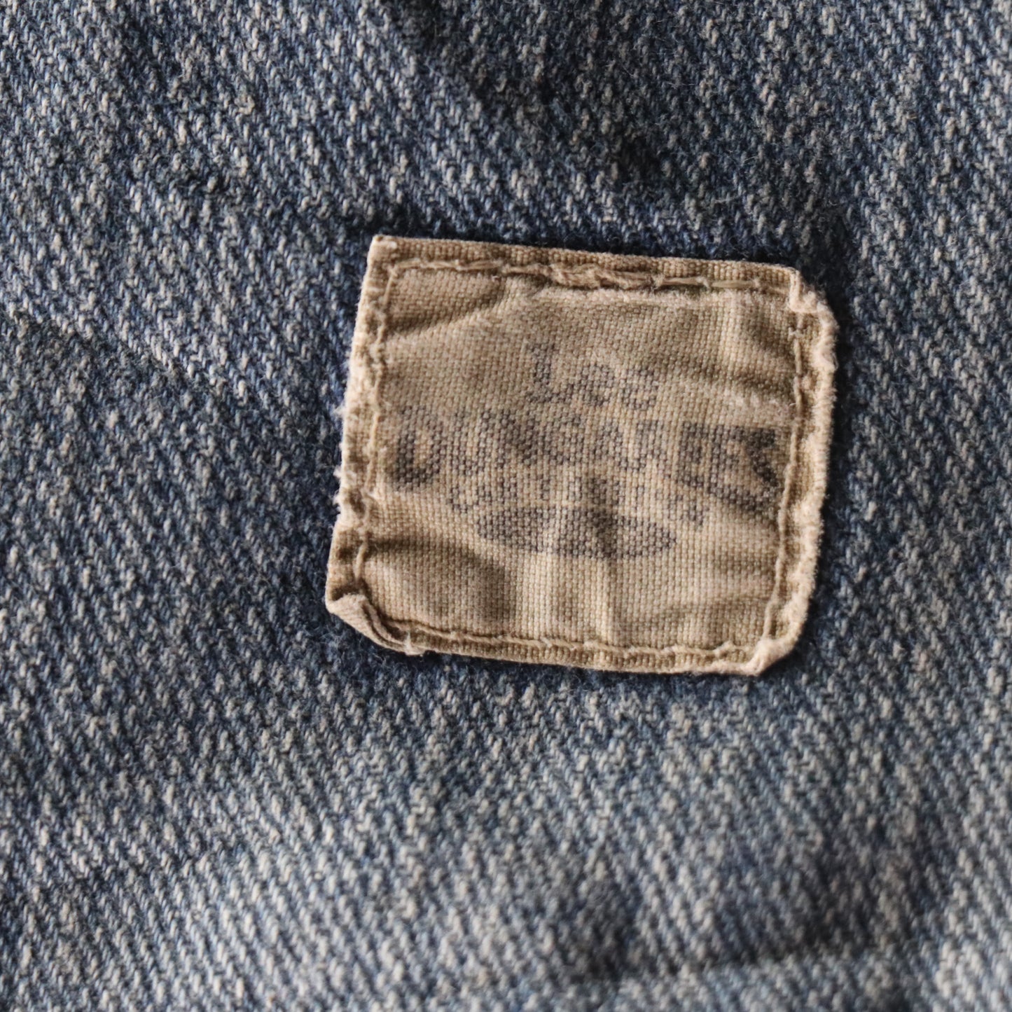 Wrangler W38 L30 Relaxed Classic Ripped Style Blue Denim Jeans