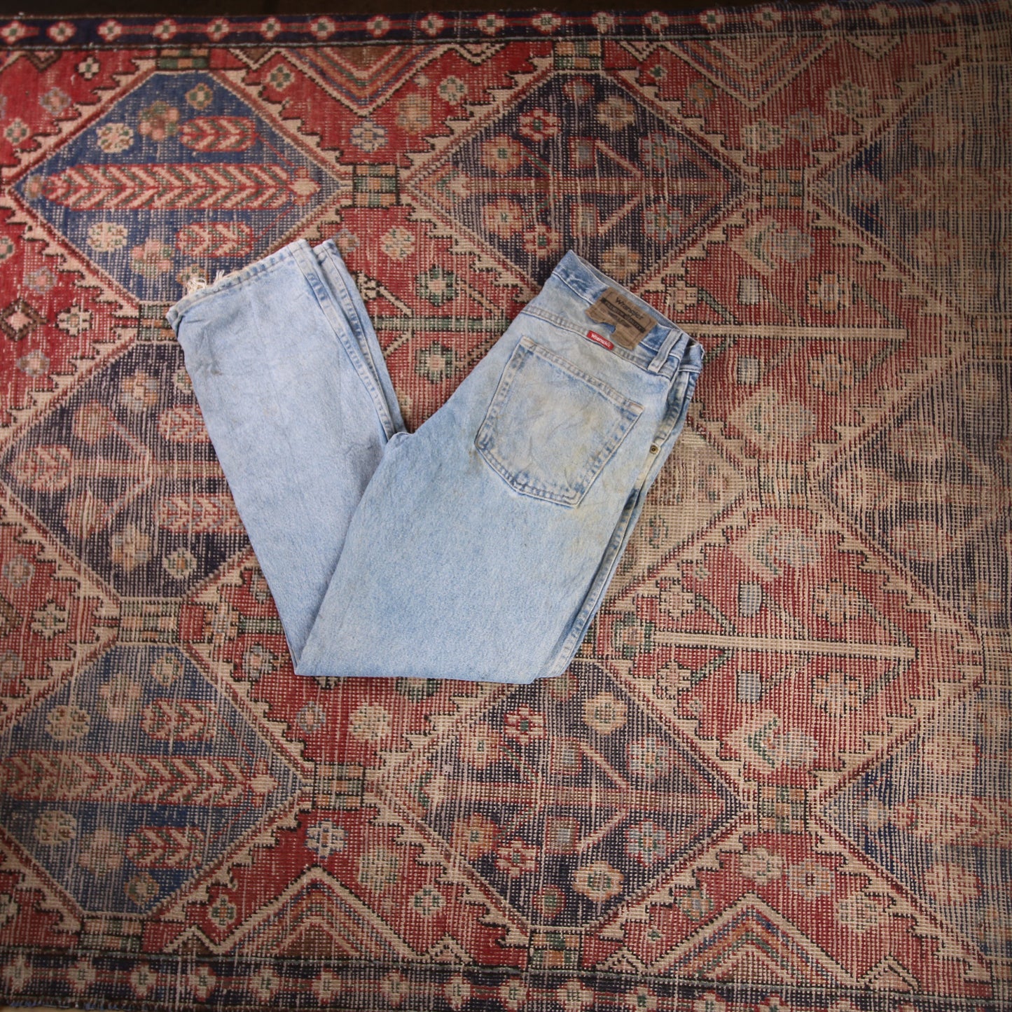 Wrangler W32 L30 Straight Leg Relaxed Fit Classic Ripped Style Blue Denim Jeans