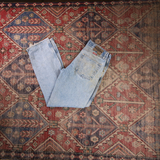 Wrangler W32 L30 Straight Leg Relaxed Fit Classic Ripped Style Blue Denim Jeans