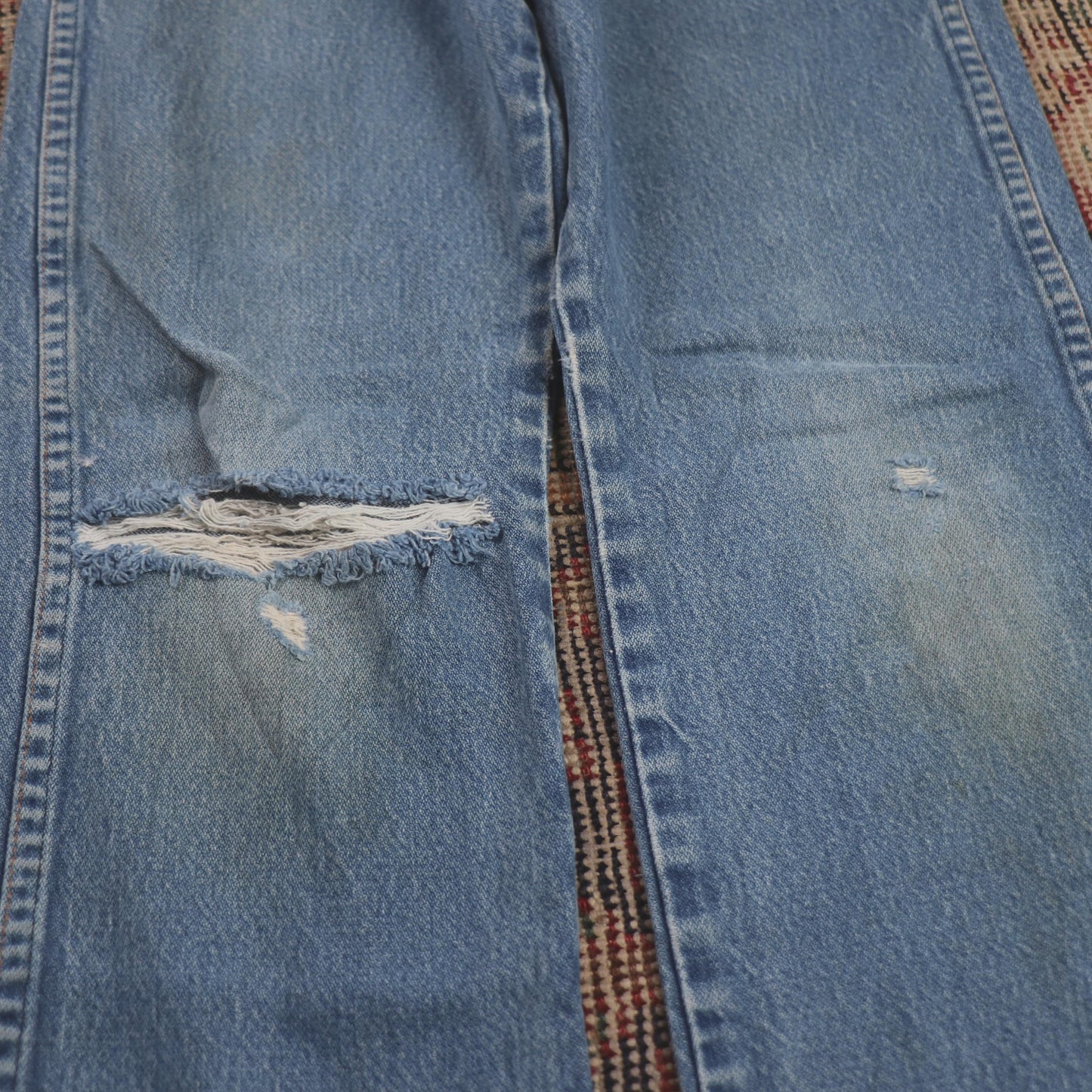 Wrangler W26 L24 Straight Leg Relaxed Fit Classic Ripped Style Blue Denim Jeans