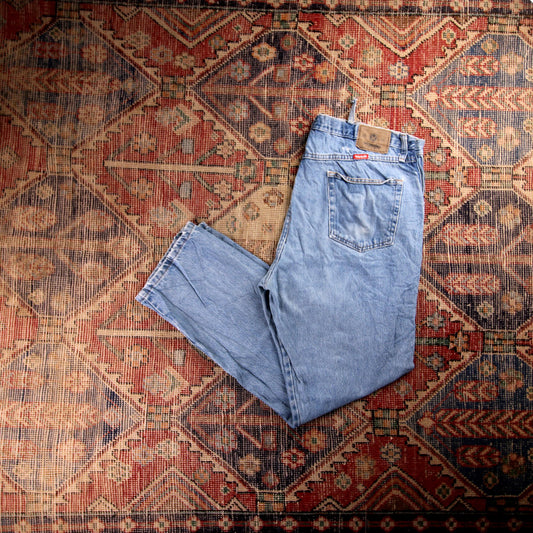 Wrangler W40 L31 Relaxed Blue Denim Jeans