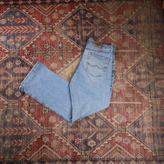 Wrangler W32 L29 Straight Leg Relaxed Fit Blue Denim Jeans