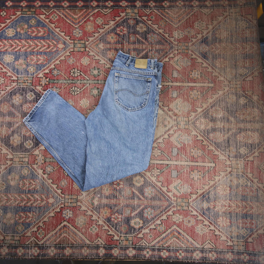 Lee W34 L30 Straight Leg Relaxed Fit Classic Ripped Style Blue Denim Jeans