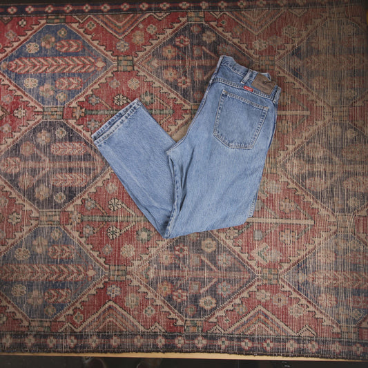 Wrangler W38 L30 Straight Leg Relaxed Fit Blue Denim Jeans