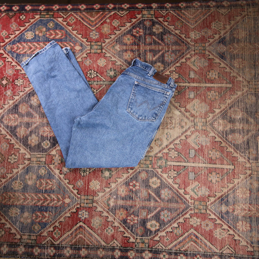 Wrangler W38 L31 Straight Leg Relaxed Fit Blue Denim Jeans