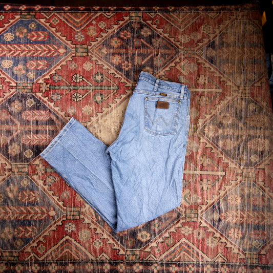 Wrangler W38 L31 Straight Leg Relaxed Fit Blue Denim Jeans